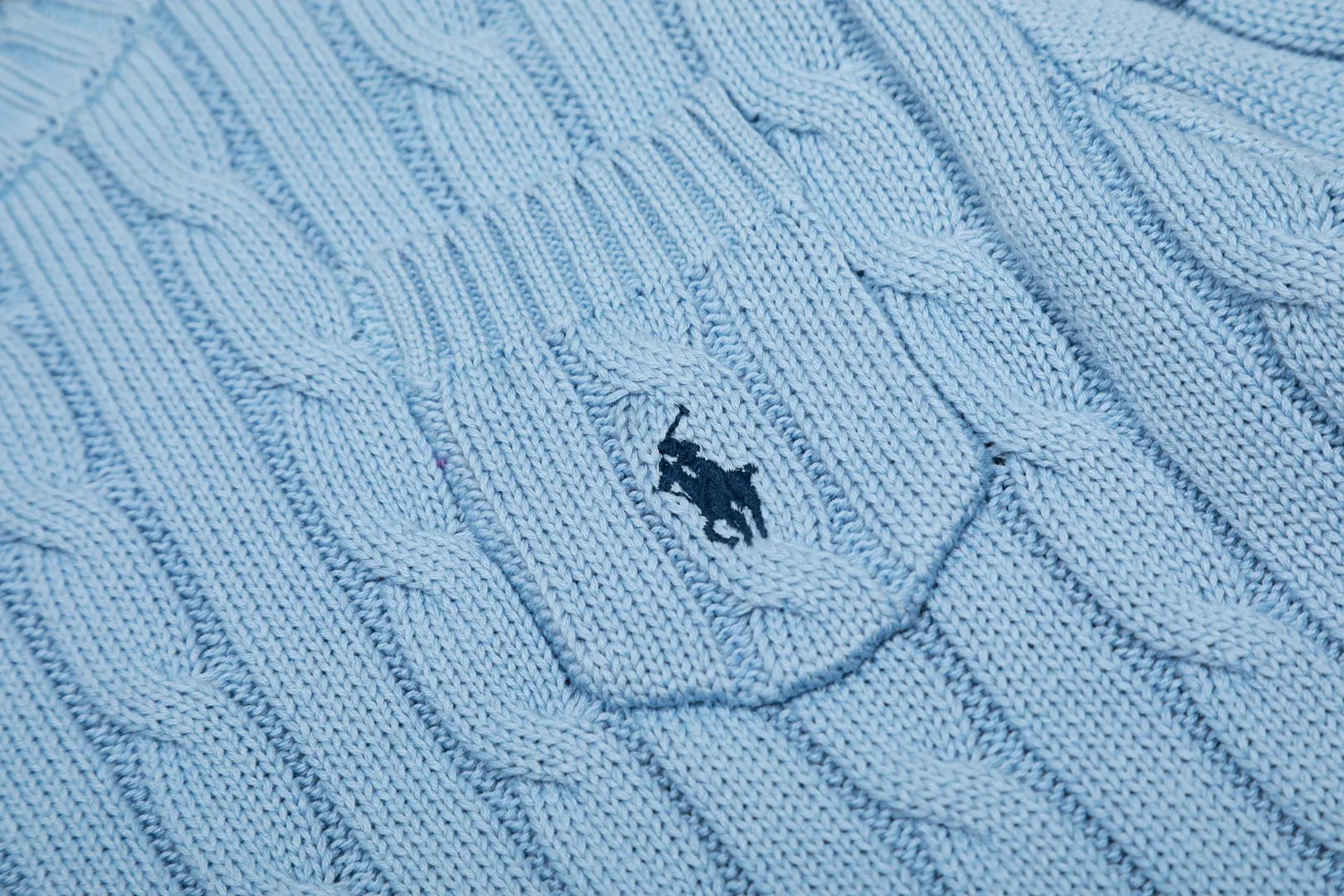 P154 💰 "Top quality" Style number: DS222# (not off the shelves all year round) [Ralph Lauren round neck pocket style solid color pony embroidered logo knitted short sleeves] ✅Ralph Lauren Ralph Lauren classic basic pocket all-match style goddess knitted short sleeves for all seasons ✅Main supplier platform live broadcast Wholesale entity Replenish when out of stock Not off the shelf ✅ZP quality 1:1 version Scan the code to enter the GF website Counter quality ✅Details and quality are the only one in Guangzhou. Imported quality cotton yarn, focusing on high-end, cost-effective, good quality needless to say. ✅The version is restored to the original order. The maximum size can be worn up to 160 pounds. Loose, comfortable and stress-free. ✅The upper body is simple and easy to match. A must-have for goddess ootd. Good-looking clothes are never picky. A must-have in the goddess’ wardrobe. Size: S-XL. Color: White, almond, purple, orange, gray, yellow, black, khaki, pink, navy, rose, green. Chinese red olive green light blue white label light blue blue label